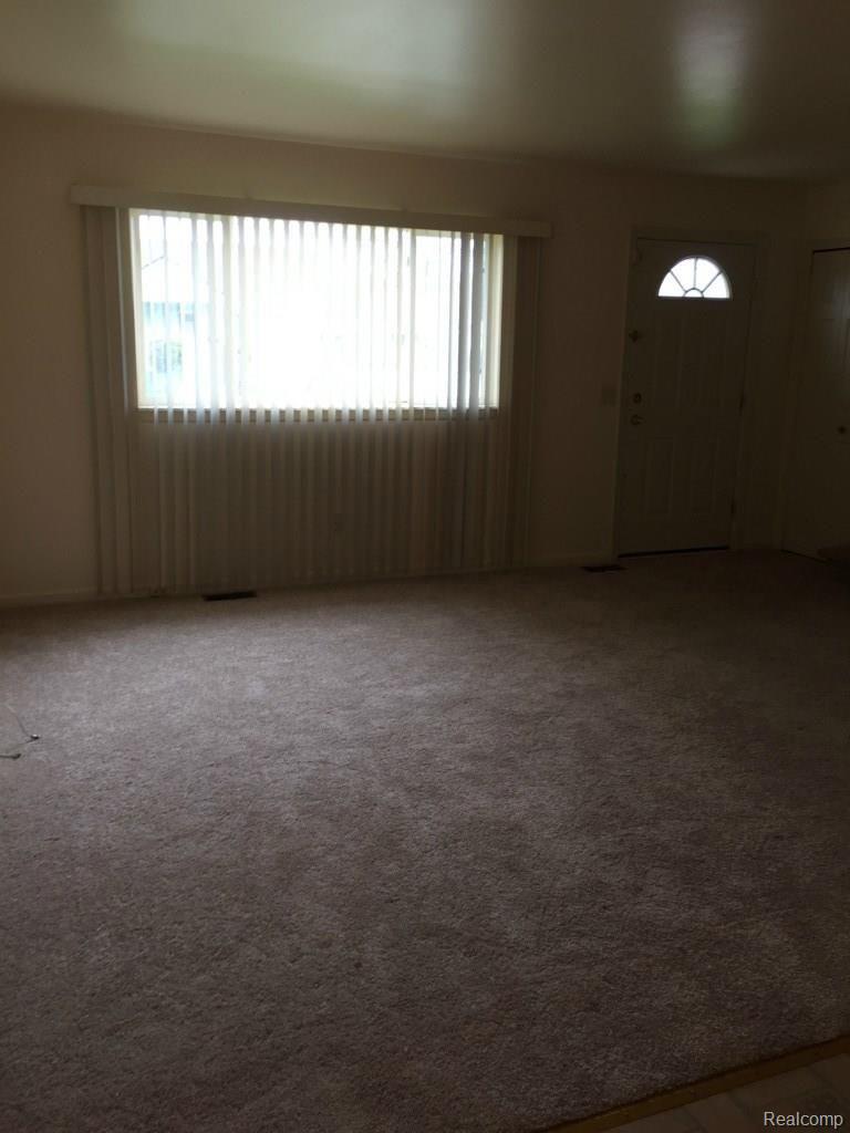 8142 Toepfer Road Warren, MI 48089 - Photo 6 of 23 IMG_0930.jpg