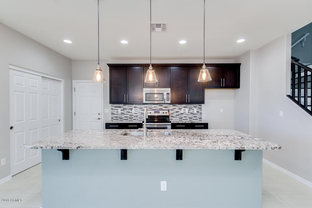 467 North Ranger Trail Gilbert, AZ 85234 - Photo 4 of 25 photo_05
