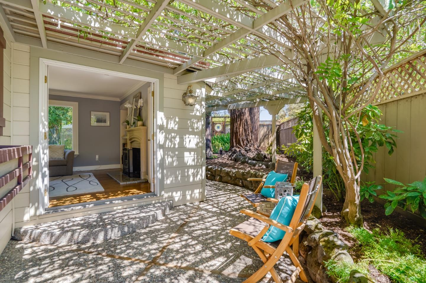 1990 Sharon Road Menlo Park, CA 94025 - Photo 34 of 40 a view of a corridor