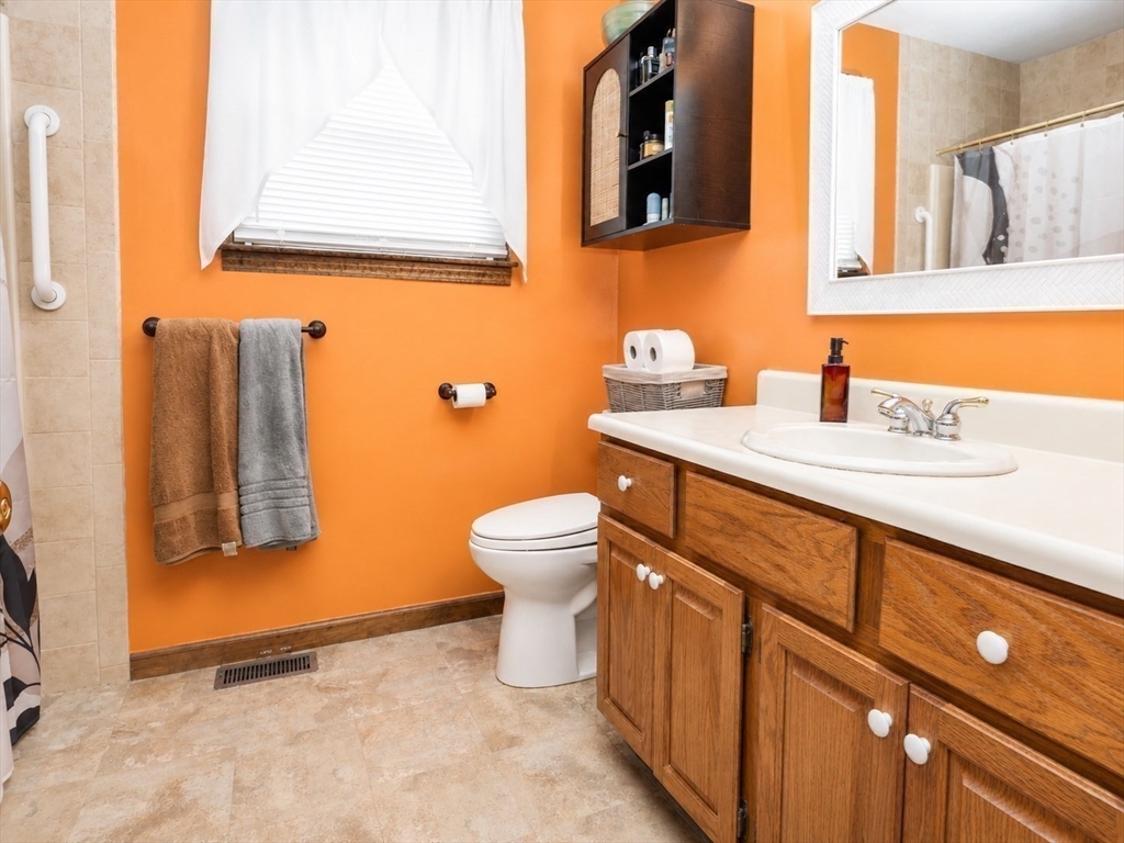 100 St Nicholas Avenue Worcester, MA 01606 - Photo 11 of 22