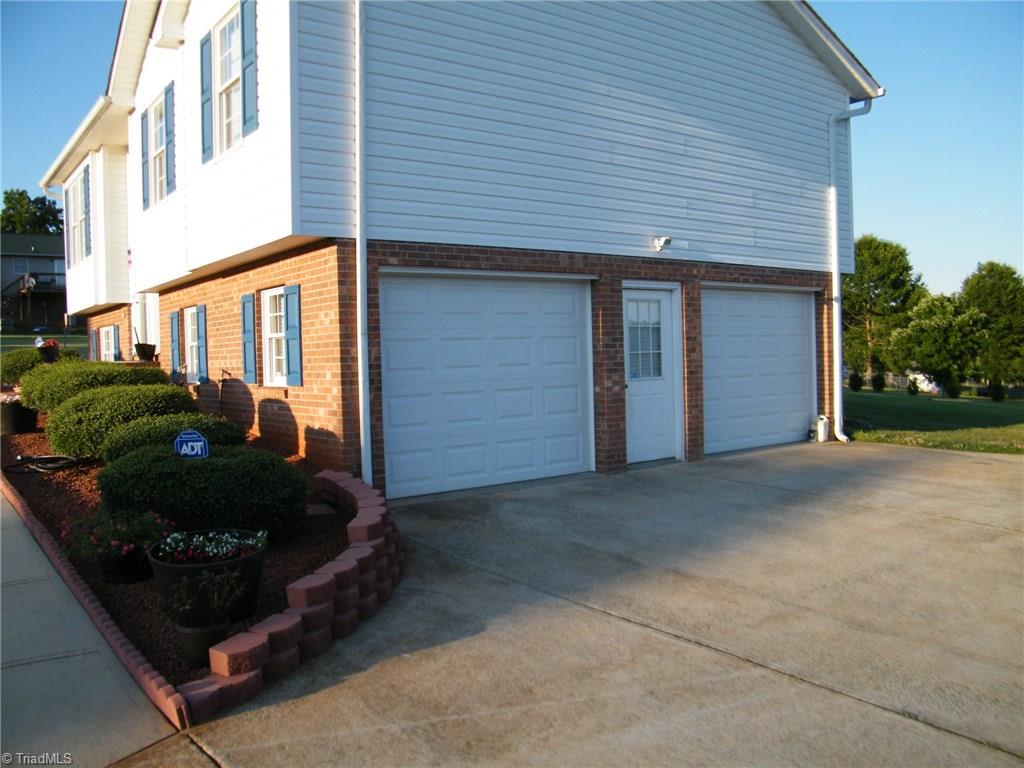 6210 Creedmoor Court Rural Hall, NC 27045 - Photo 2 of 6 Gallery Image 2