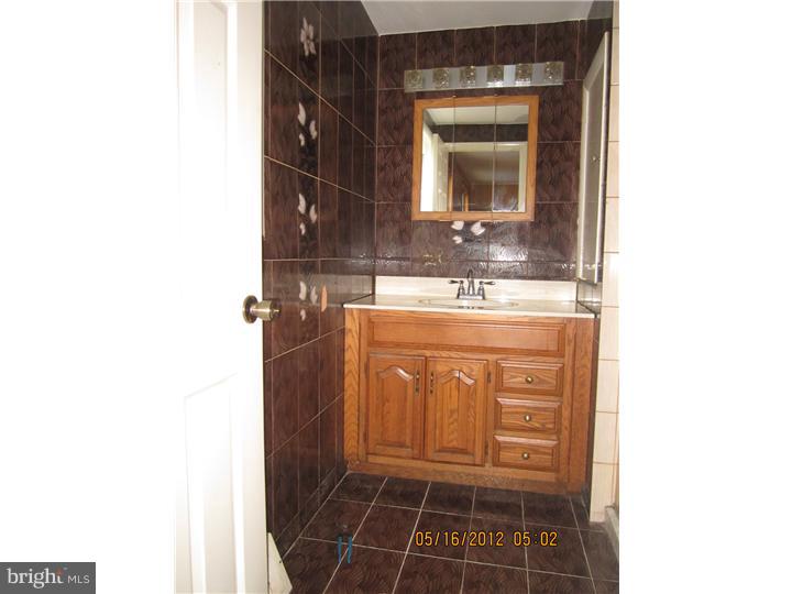827 Densmore Road Philadelphia, PA 19116 - Photo 12 of 13 Bathroom