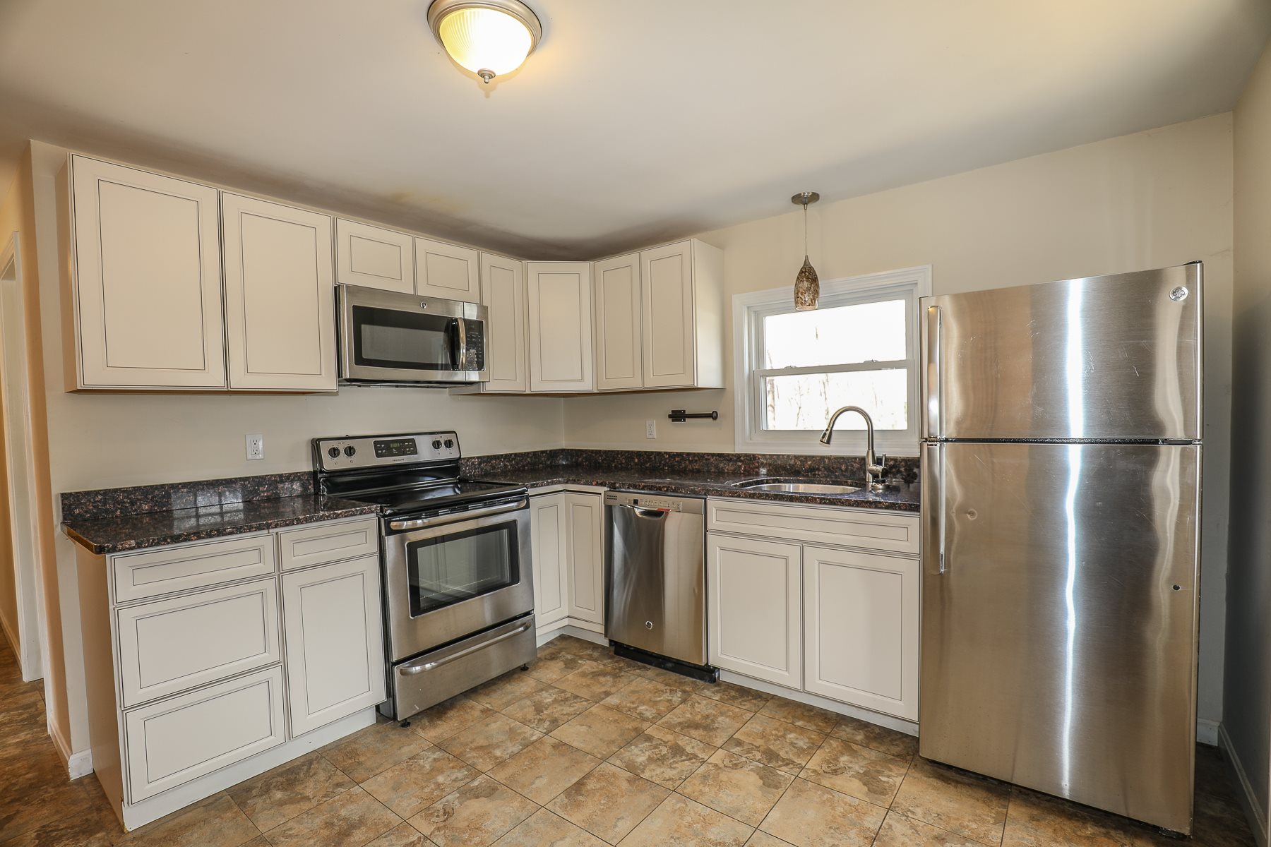 46 Whitehall Road Hooksett, NH 03106 - Photo 10 of 31 Gallery Image 10
