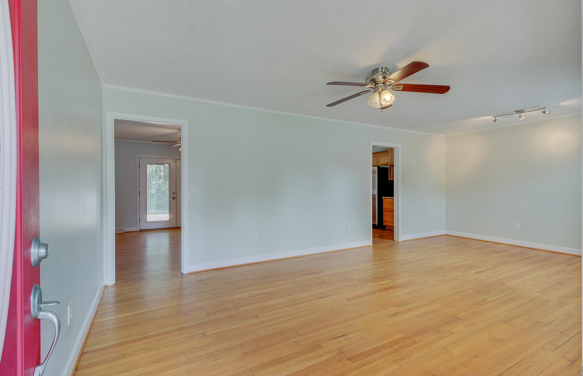 8530 Delhi Road North Charleston, SC 29406 - Photo 5 of 33 5