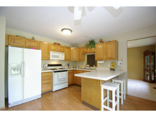 9679 Country Hills Road Roscoe, IL 61073 - Photo 5 of 10 Gallery Image 5