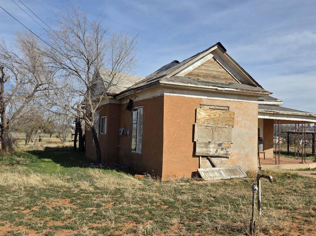 801 Haskell Street Sweetwater, TX 79556 - Photo 3 of 9 a front view of a house with a yard