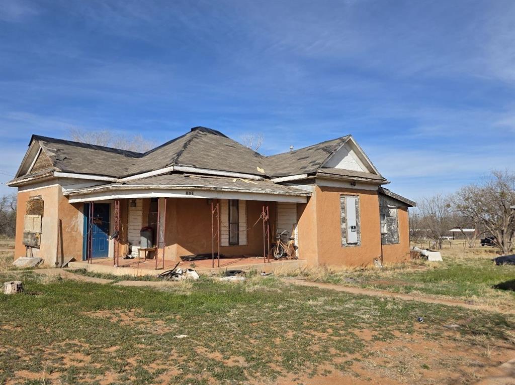 801 Haskell Street Sweetwater, TX 79556 - Photo 5 of 9 a view of a house with a yard