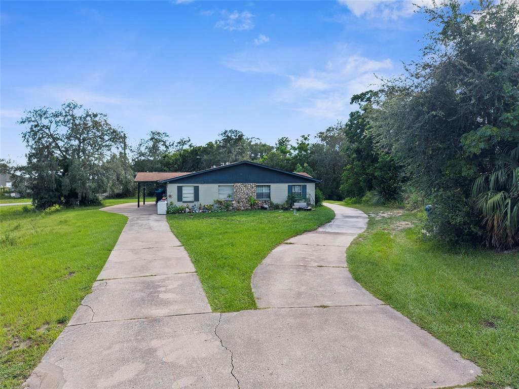 a view of a house with a yard