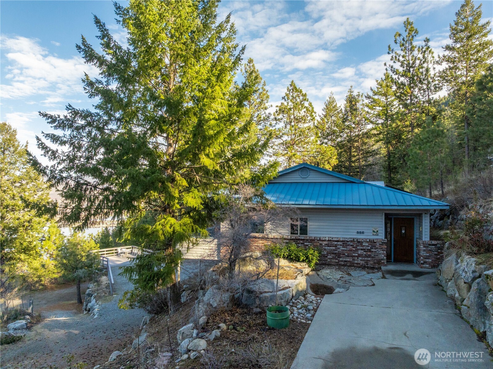 985 Guffy Road Chelan, WA 98816 - Photo 2 of 39