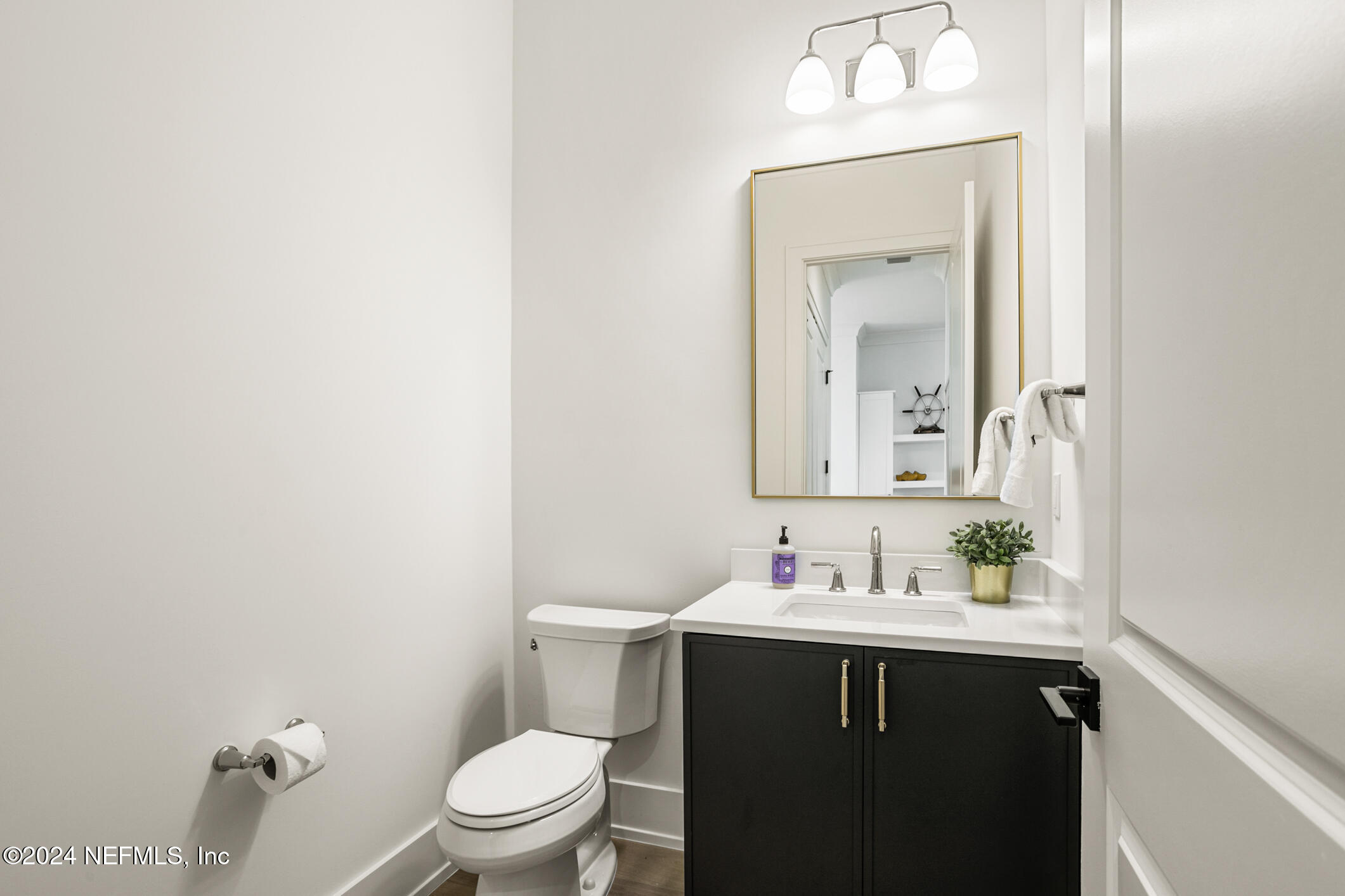 55 A Solana Road Ponte Vedra Beach, FL 32082 - Photo 19 of 42 Downstairs powder room