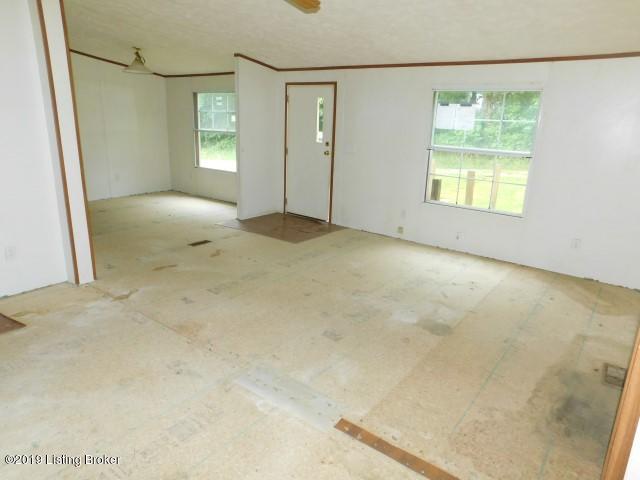 380 Smoot Road Frankfort, KY 40601 - Photo 3 of 14 Living Room (3)