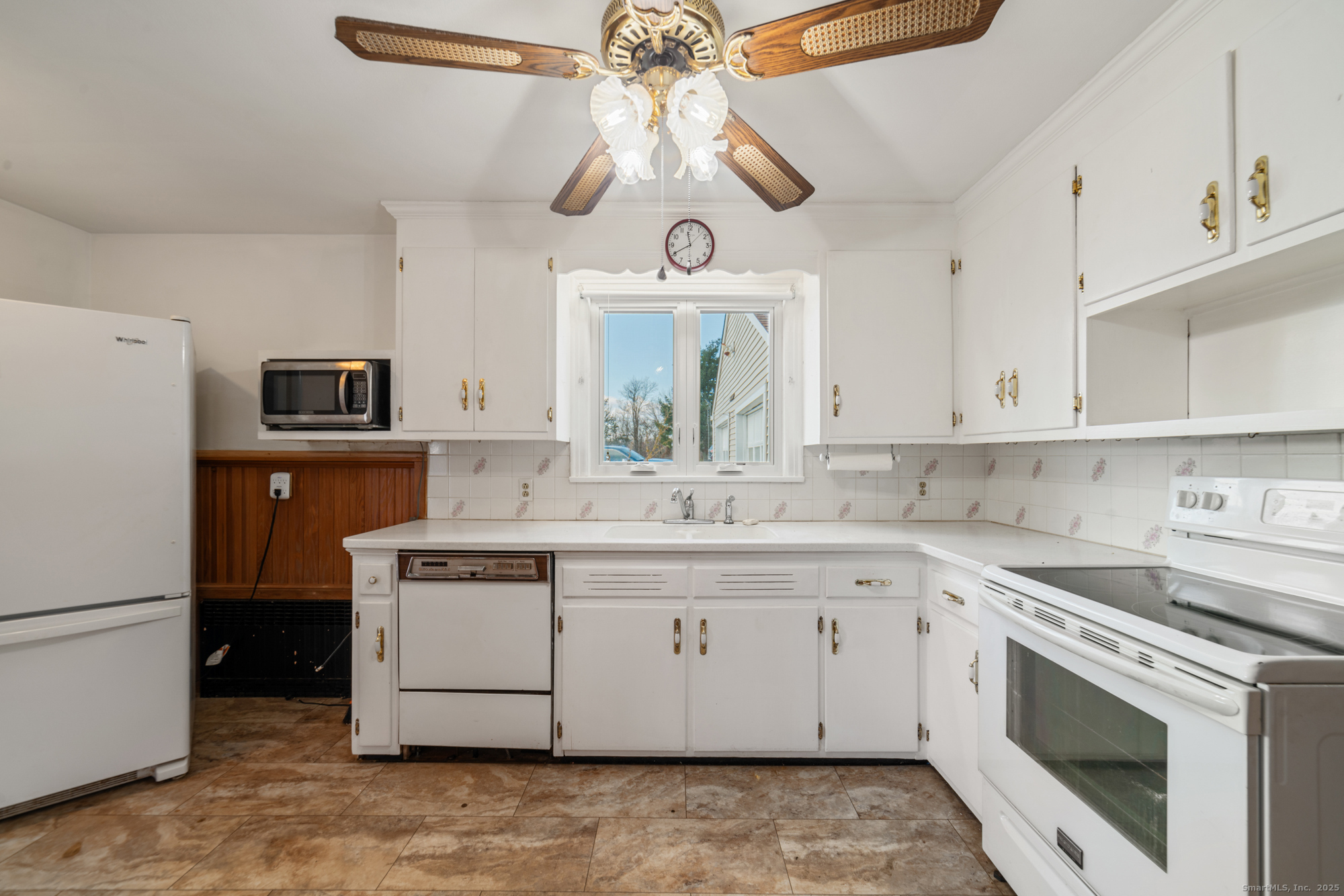 349 Amity Road Bethany, CT 06524 - Photo 12 of 21