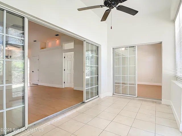 a view of yard with green space