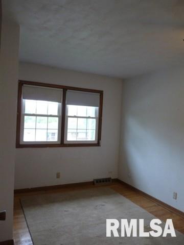 1323 Northlawn Road Davenport, IA 52804 - Photo 8 of 12 Gallery Image 8