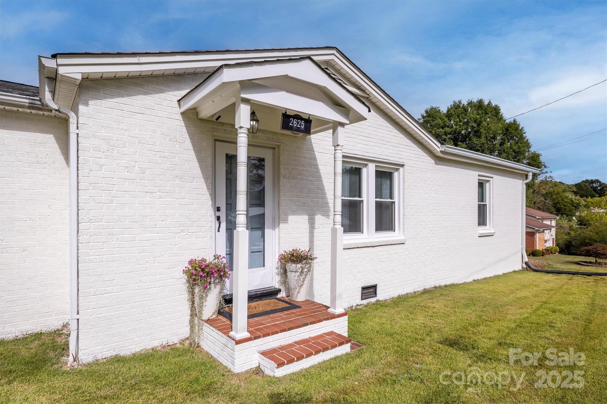 2625 20th St Lane Northeast Hickory, NC 28601 - Photo 2 of 31 a front view of a house with a yard
