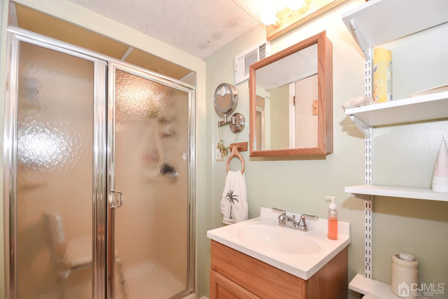 106 Jeffery Road Colonia, NJ 07067 - Photo 22 of 29 Gallery Image 22