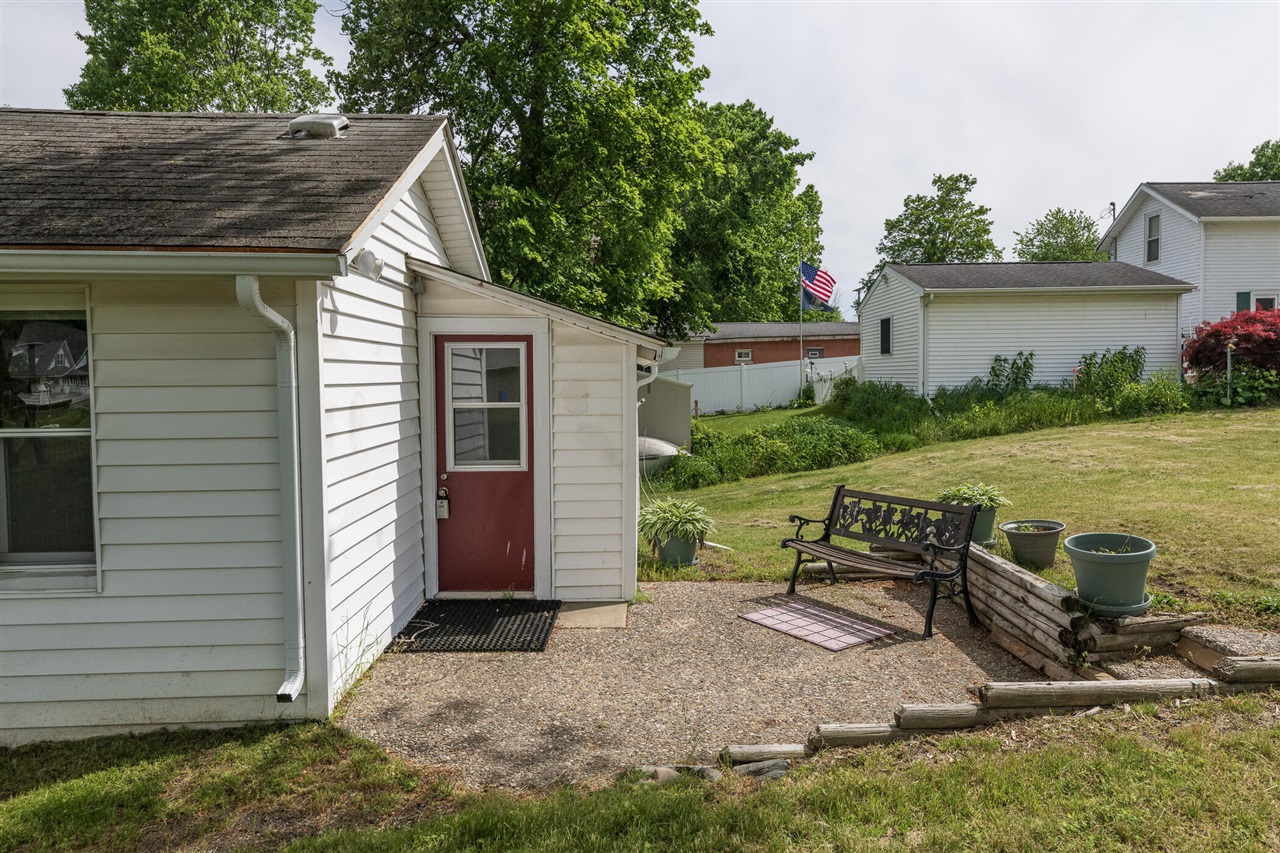 810 Constantine Street Three Rivers, MI 49093 - Photo 7 of 39