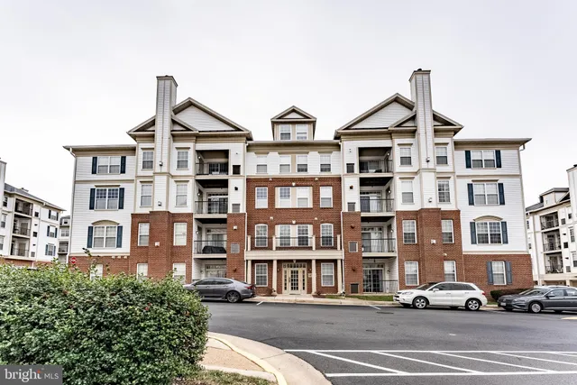 $474,888 | 11575 Cavalier Landing Court, Unit 301, Fairfax, VA 22030