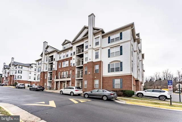 $474,888 | 11575 Cavalier Landing Court, Unit 301, Fairfax, VA 22030