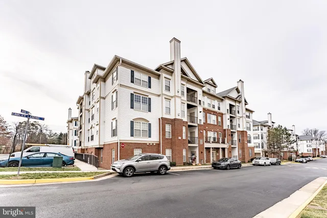 $474,888 | 11575 Cavalier Landing Court, Unit 301, Fairfax, VA 22030