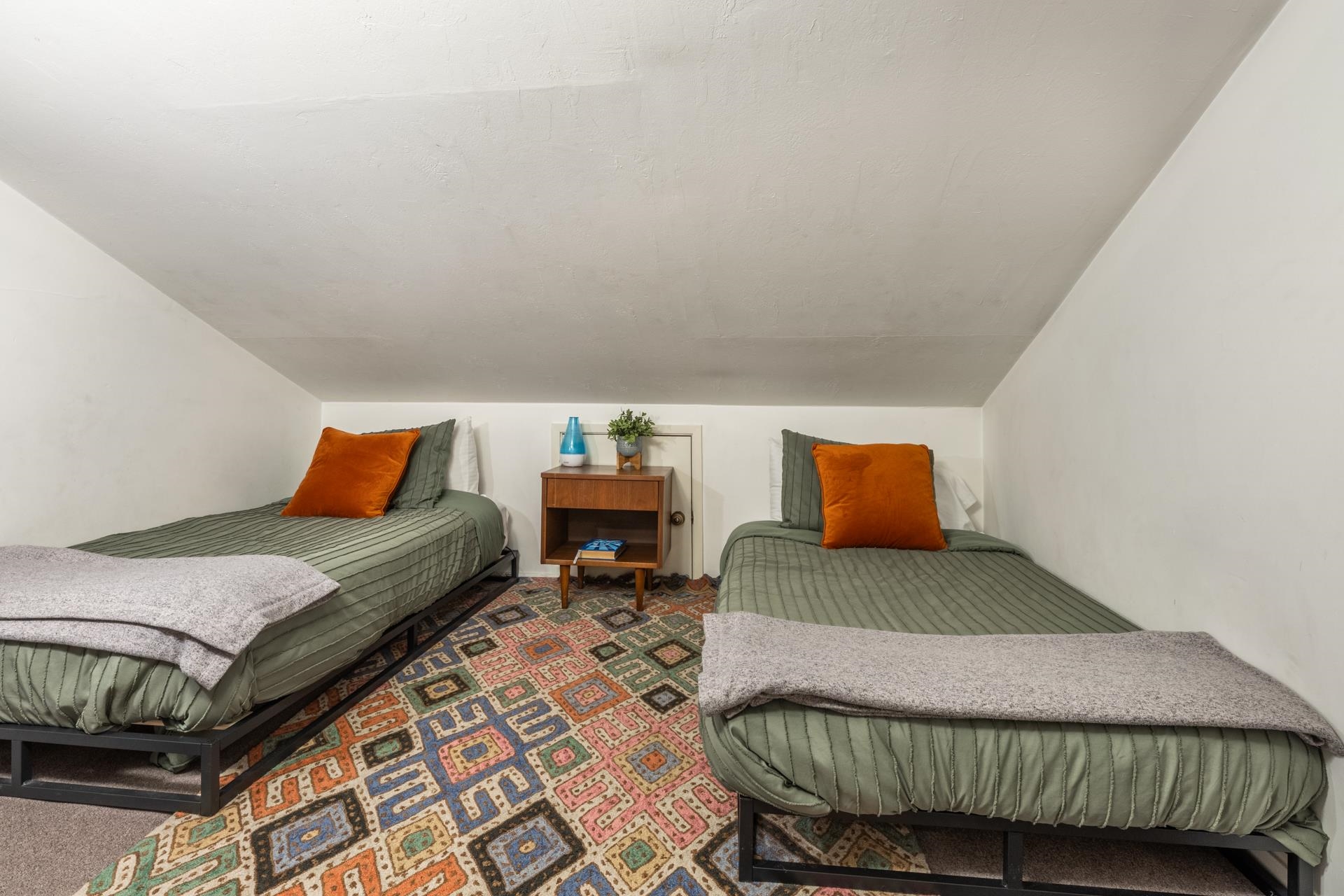 137 Laurel Mountain Road, Unit 227 Mammoth Lakes, CA 93546 - Photo 20 of 28 Carpeted bedroom with vaulted ceiling
