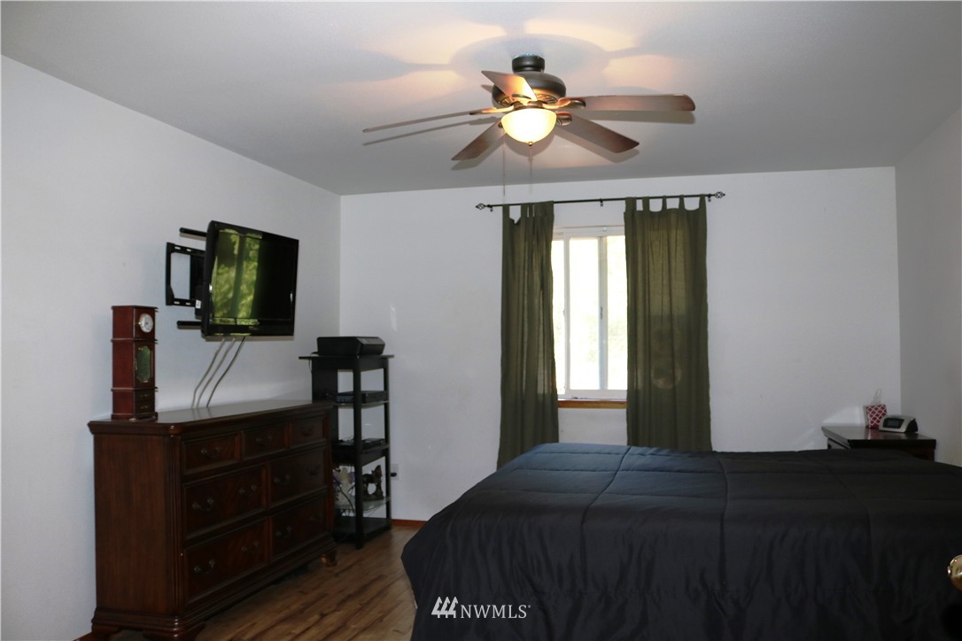 101 East Flicker Road Grapeview, WA 98546 - Photo 8 of 22 Gallery Image 8