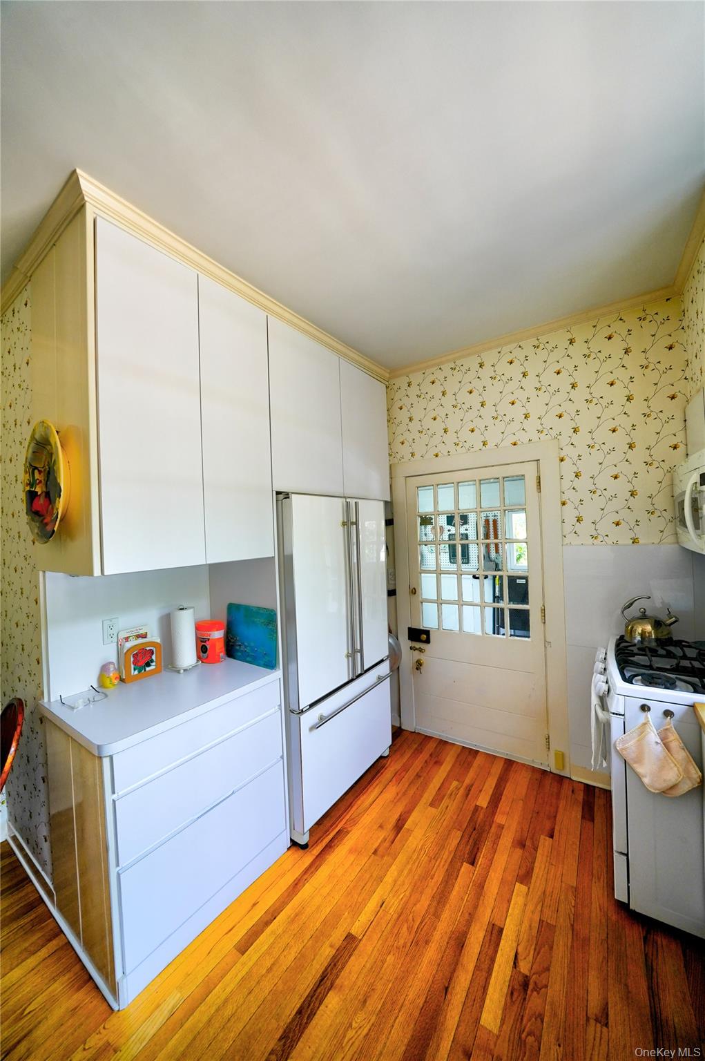 255 Manor Road Queens, NY 11363 - Photo 6 of 34