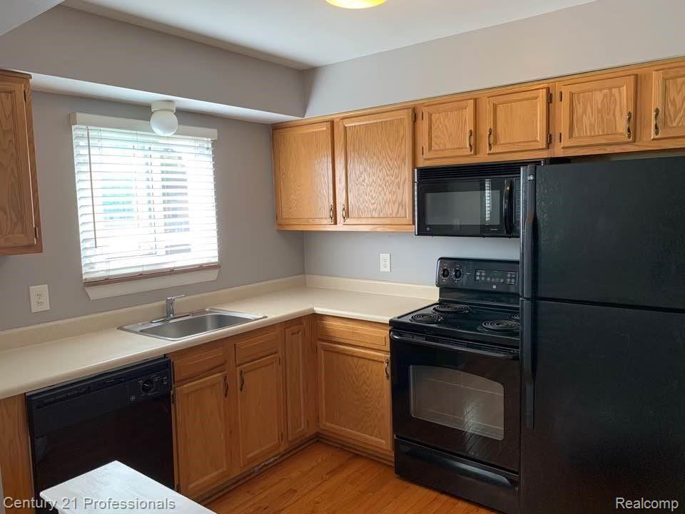 1095 Tienken Court, Unit 46 Rochester Hills, MI 48306 - Photo 11 of 13