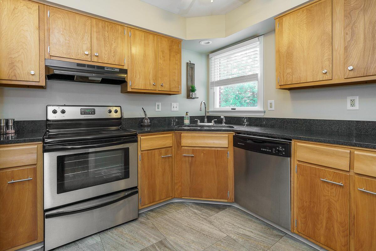 2611 Charing Road, Unit B Columbus, OH 43221 - Photo 9 of 23 Kitchen