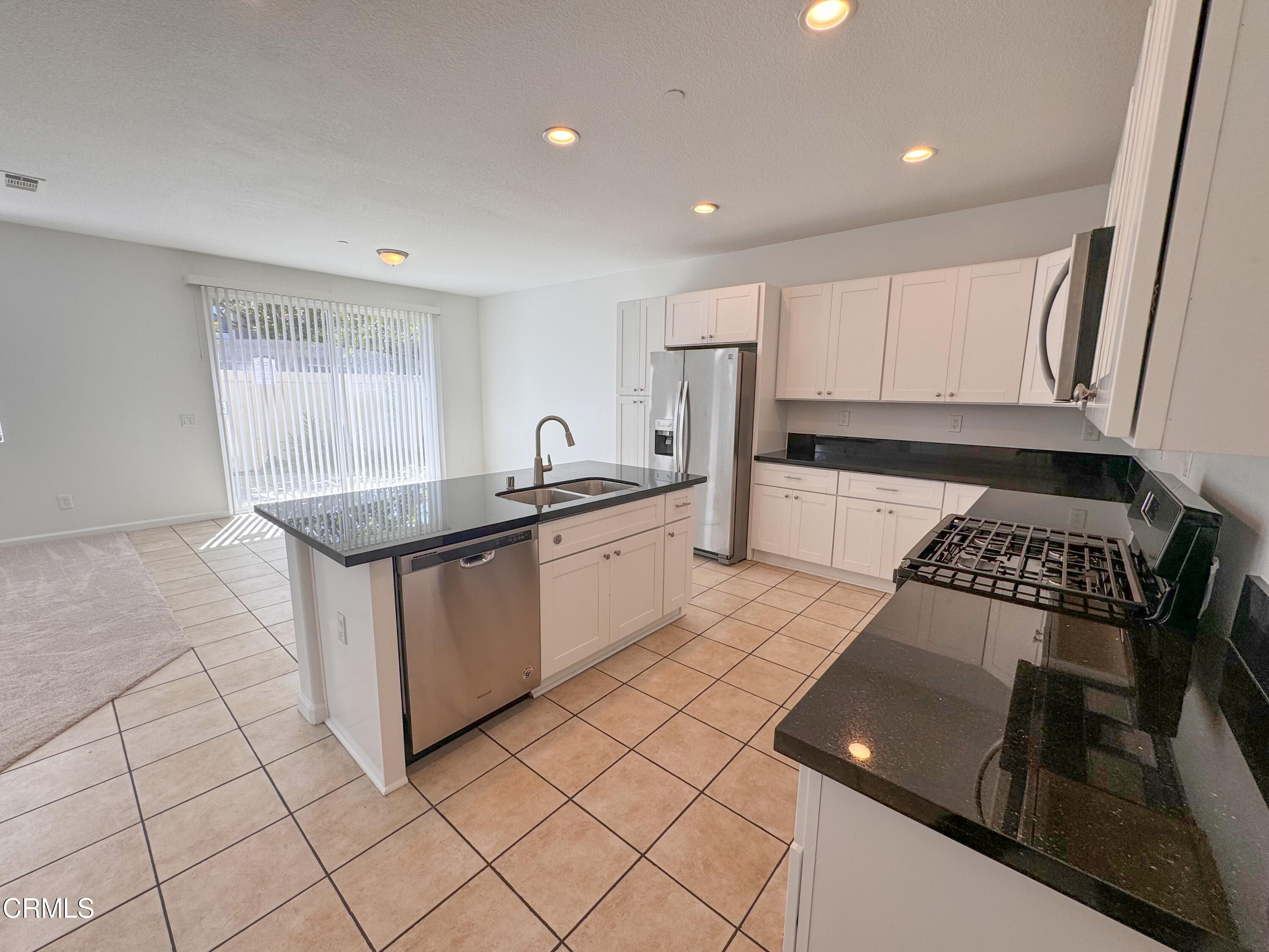 565 Southampton Place Oxnard, CA 93035 - Photo 5 of 28 IMG_1880