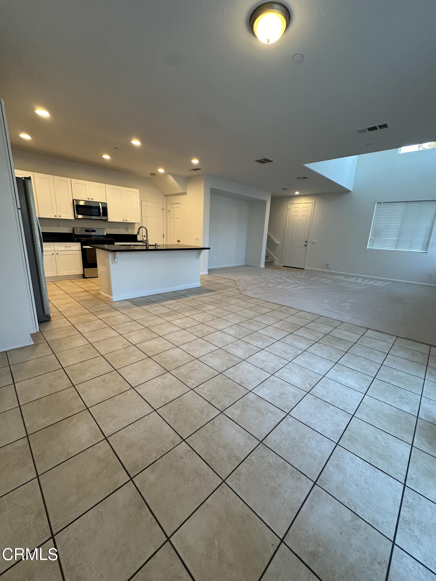 565 Southampton Place Oxnard, CA 93035 - Photo 8 of 28 IMG_3397