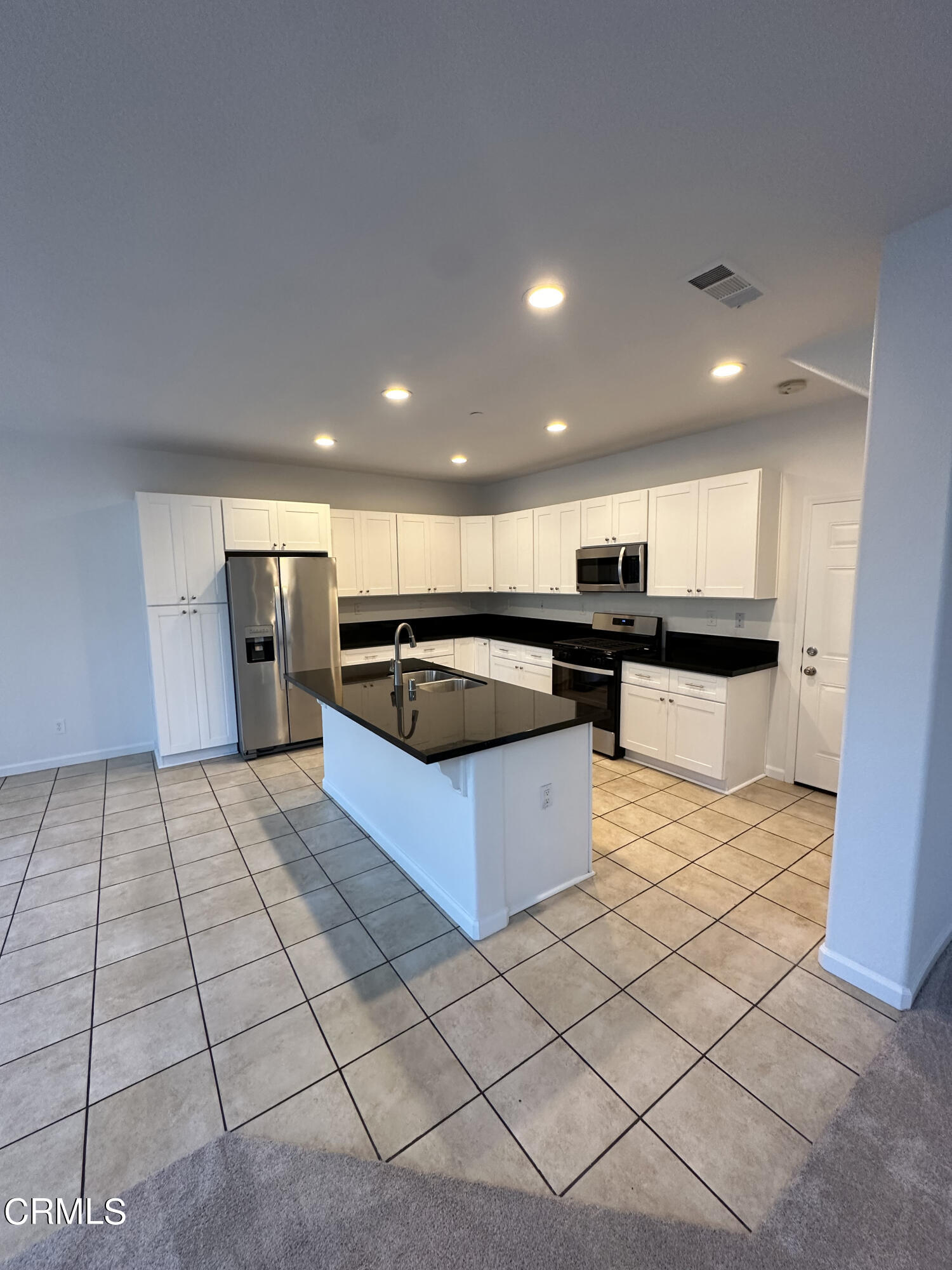 565 Southampton Place Oxnard, CA 93035 - Photo 10 of 28 IMG_3399