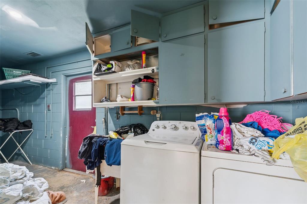 116 Hampden Road Winter Haven, FL 33884 - Photo 17 of 19 a utility room with dryer and washer