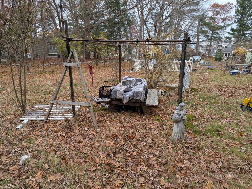 85 Hospital Road East Providence, RI 02915 - Photo 4 of 15