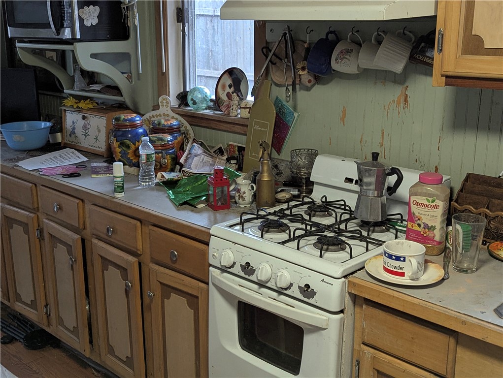 85 Hospital Road East Providence, RI 02915 - Photo 7 of 15