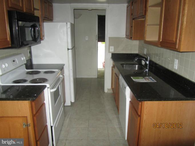 11633 Stoneview Square, Unit 81/12C Reston, VA 20191 - Photo 11 of 16 a kitchen with a sink stove and refrigerator