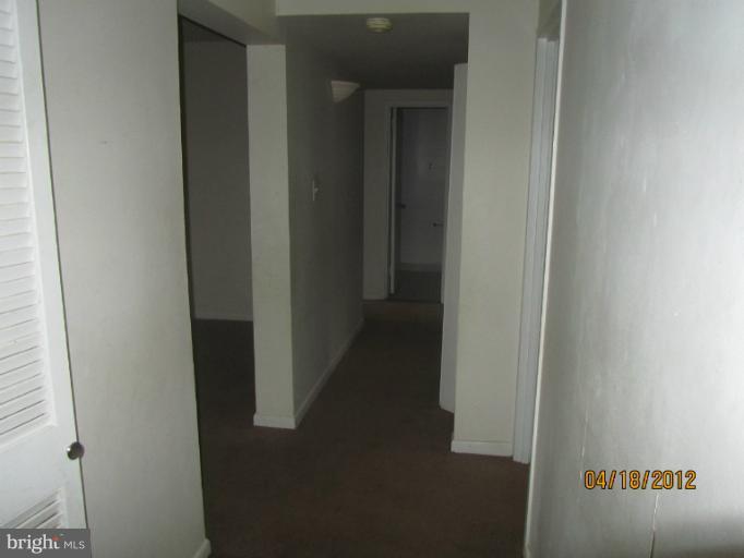 11633 Stoneview Square, Unit 81/12C Reston, VA 20191 - Photo 13 of 16 a view of a hallway