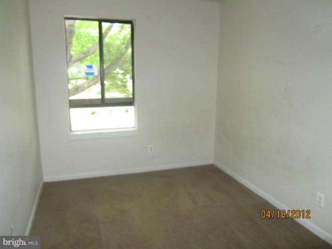 11633 Stoneview Square, Unit 81/12C Reston, VA 20191 - Photo 16 of 16 an empty room with a window
