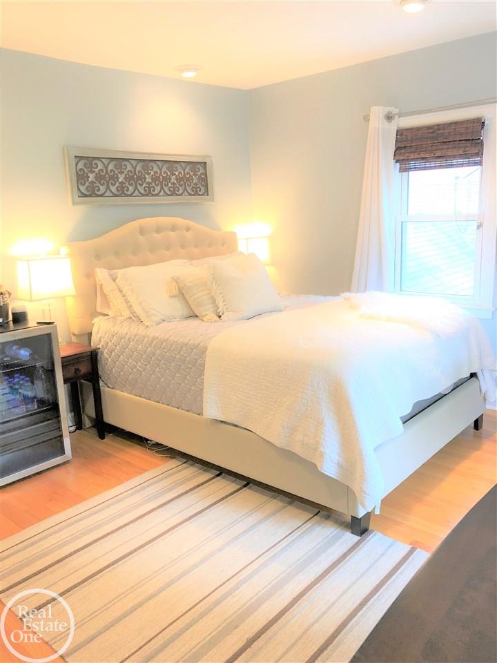 1545 Roslyn Road Grosse Pointe, MI 48236 - Photo 23 of 51 31357981-23.JPG