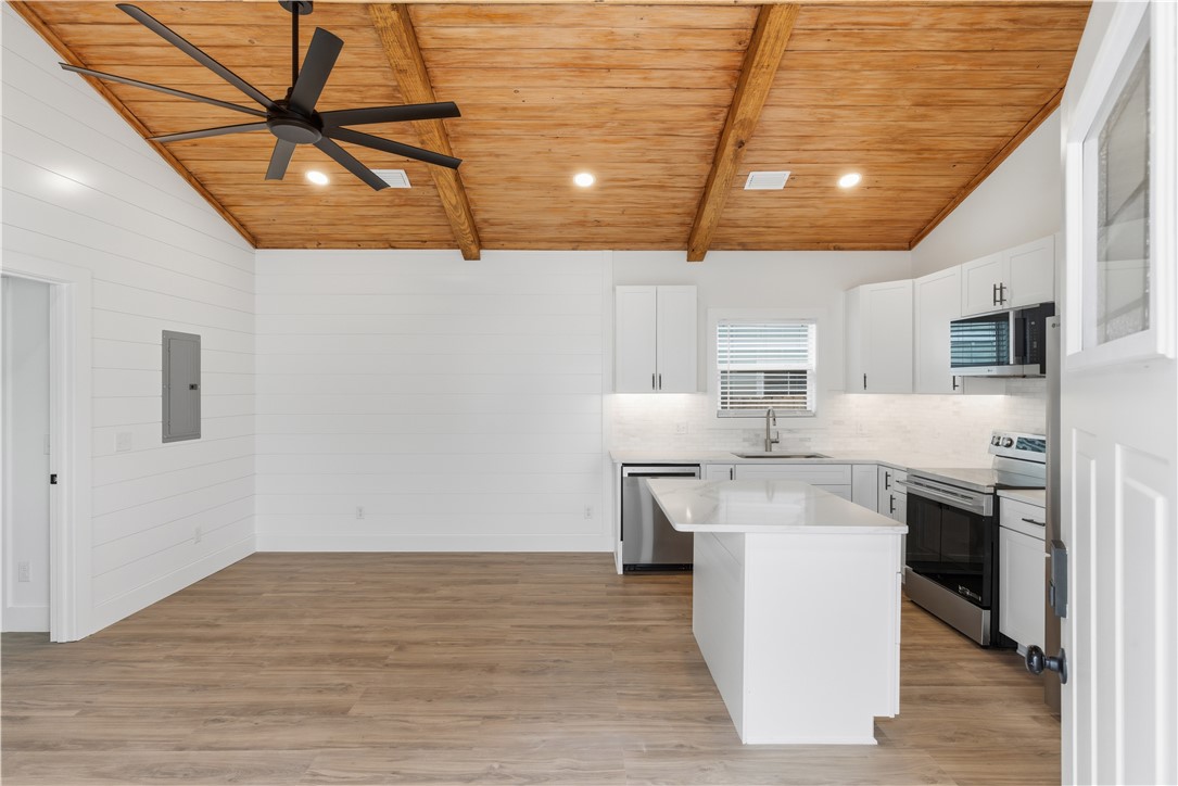 312 Palm Street St. Simons Island, GA 31522 - Photo 3 of 25