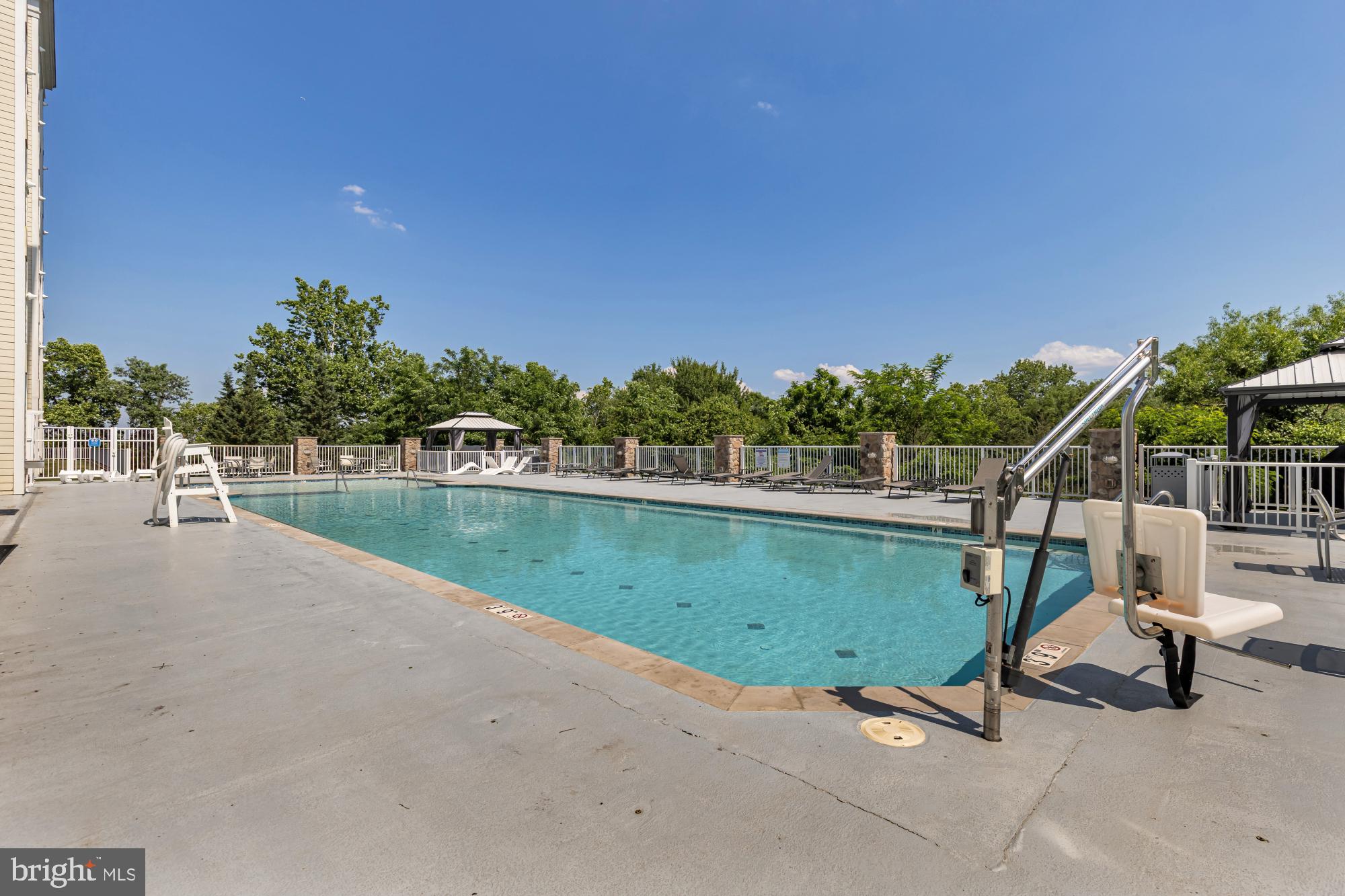 6301 Edsall Road, Unit 507 Alexandria, VA 22312 - Photo 33 of 40 Pool