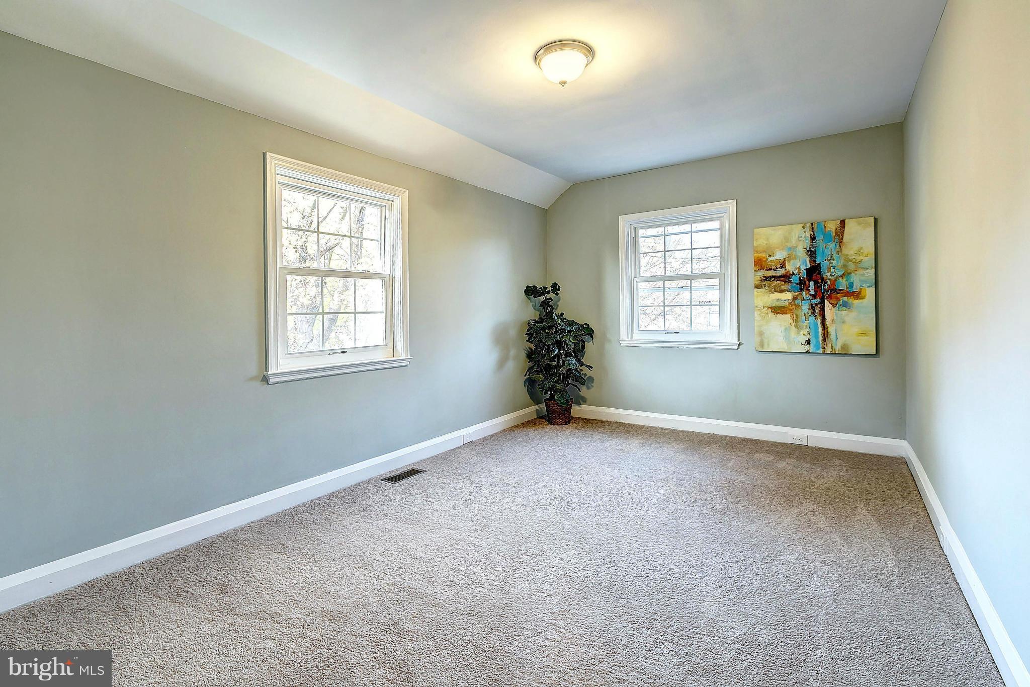 968 North Hill Road Baltimore, MD 21218 - Photo 19 of 29 an empty room with windows