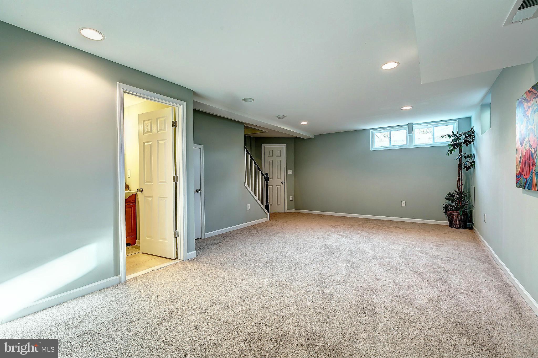 968 North Hill Road Baltimore, MD 21218 - Photo 23 of 29 an empty room with closet and windows