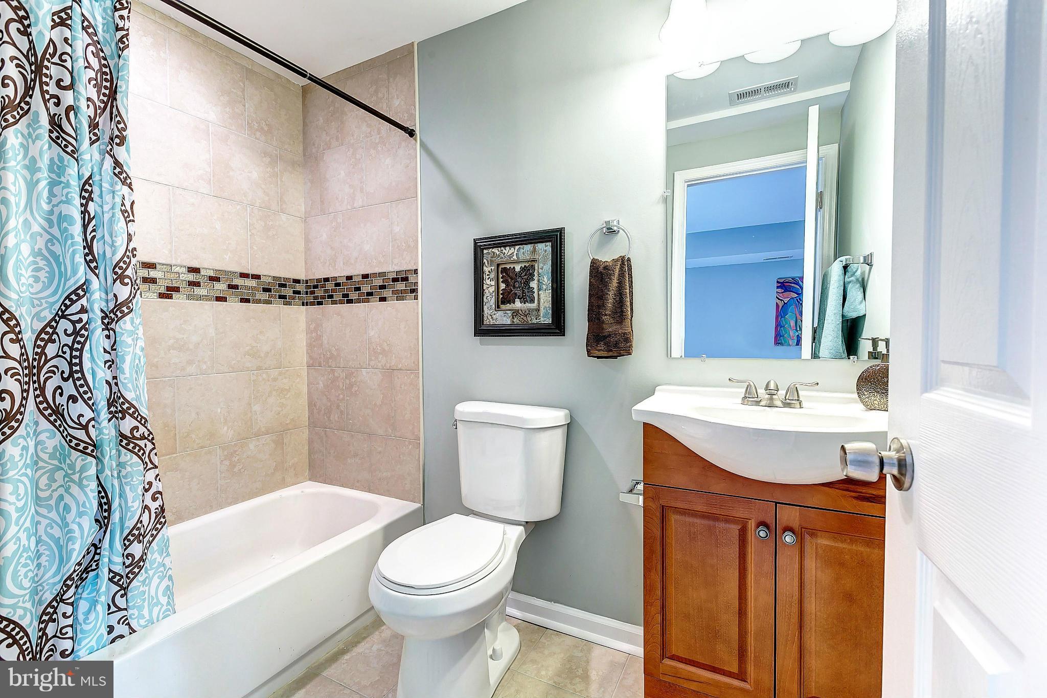 968 North Hill Road Baltimore, MD 21218 - Photo 24 of 29 a bathroom with a sink a toilet and a bathtub