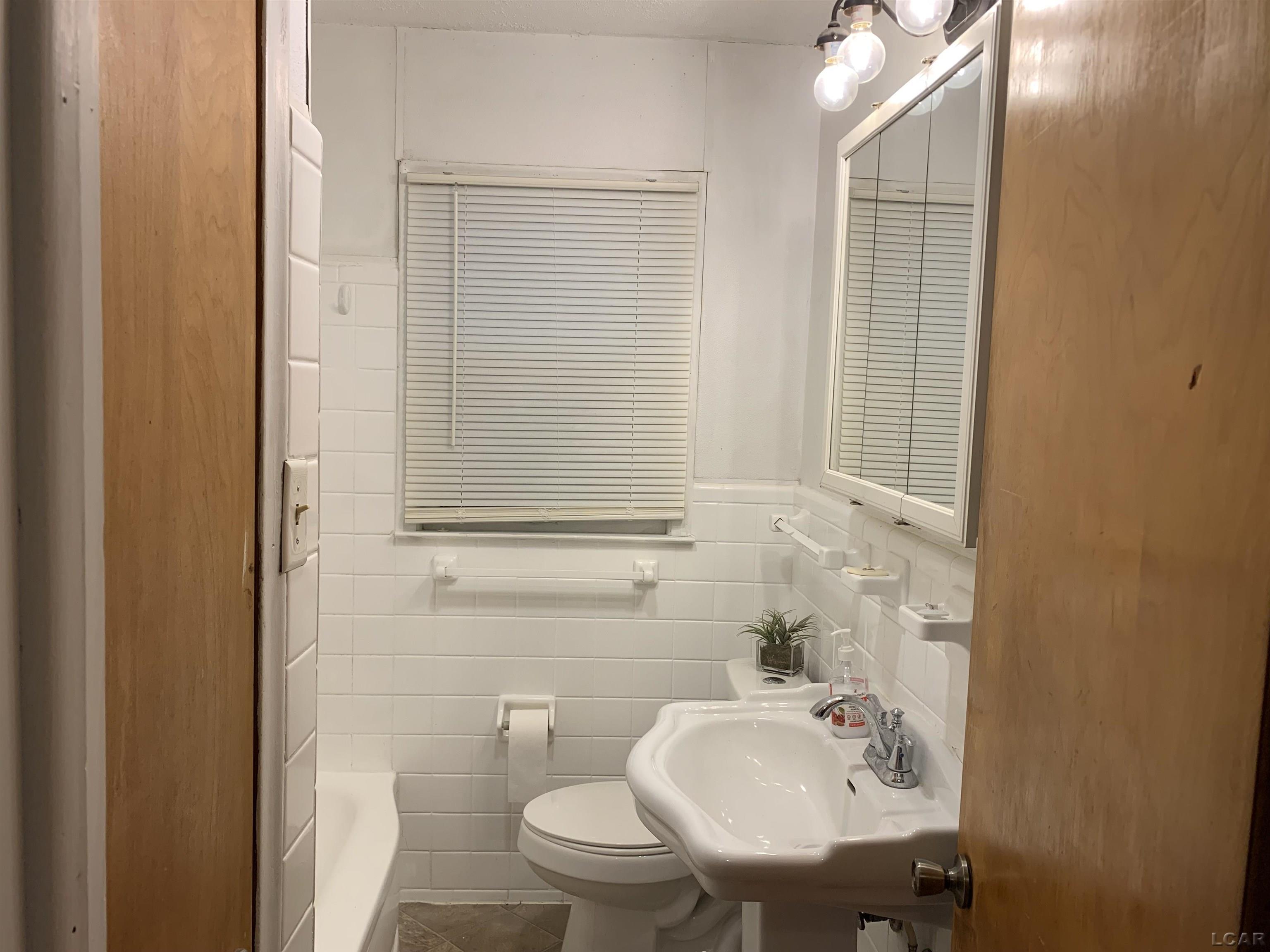 709 Loveland Road Adrian, MI 49221 - Photo 10 of 24