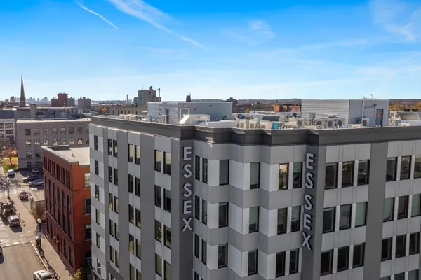 $1,695 | 585 Essex Street, Unit PH 713, Lynn, MA 01901