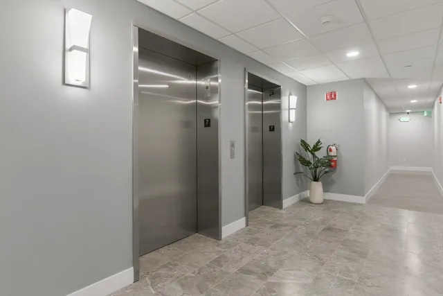 $1,695 | 585 Essex Street, Unit PH 714, Lynn, MA 01901