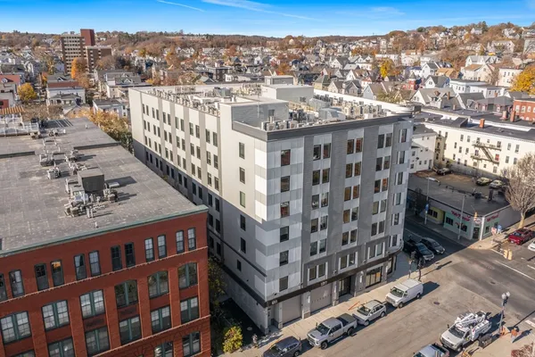 $1,695 | 585 Essex Street, Unit PH 713, Lynn, MA 01901
