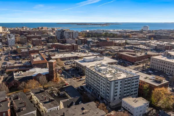$1,695 | 585 Essex Street, Unit PH 713, Lynn, MA 01901