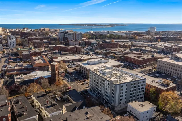 $1,695 | 585 Essex Street, Unit PH 714, Lynn, MA 01901